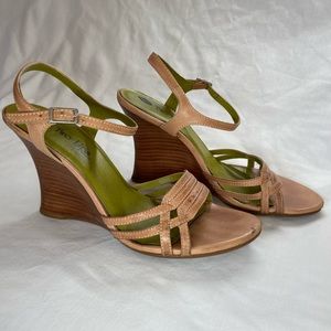 Two Lips women’s beige wedge sandal size 8M